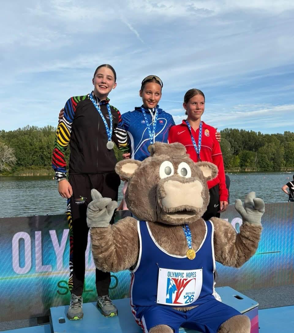 Hanna Solomon on the Olympic Hopes K1 5000m podium with her silver medal